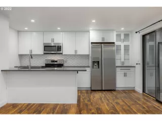 Photo #4: 22116000 Listing 