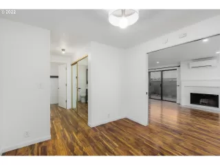 Photo #6: 22116000 Listing 