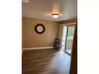 Photo #5: 22117495 Listing 