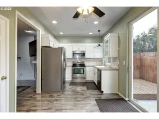 Photo #2: 22118040 Listing