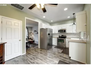 Photo #3: 22118040 Listing