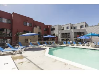 Photo #4: 22118485 Listing