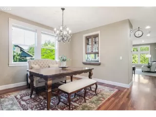 Photo #5: 22120647 Listing 