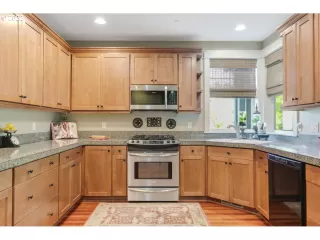 Photo #6: 22120647 Listing 