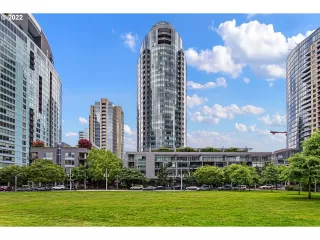 Photo #5: 22121056 Listing