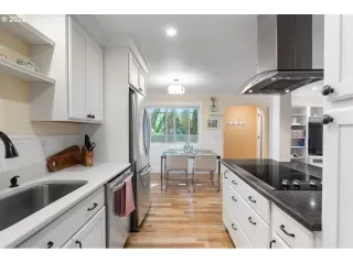 Photo #1: 22121534 Listing 