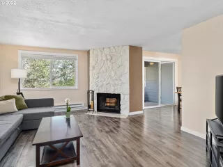 Photo #4: 22121712 Listing 