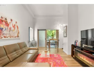 Photo #4: 22121788 Listing