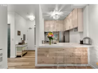 Photo #6: 22121788 Listing