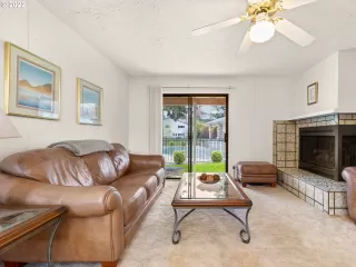 Photo #6: 22121879 Listing