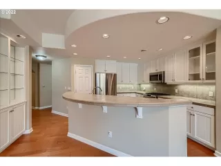 Photo #4: 22122416 Listing 