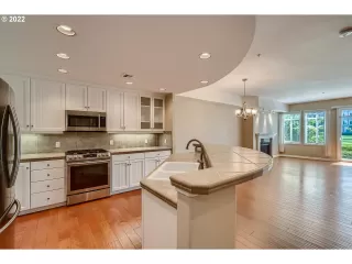 Photo #5: 22122416 Listing 