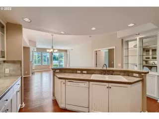 Photo #6: 22122416 Listing 