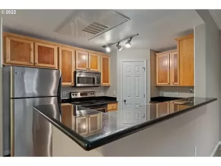 Photo #4: 22122449 Listing