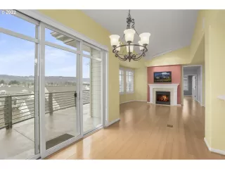 Photo #4: 22122540 Listing