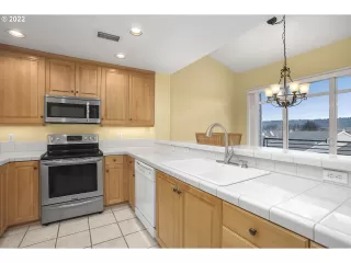 Photo #6: 22122540 Listing