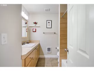 Photo #2: 22123143 Listing 