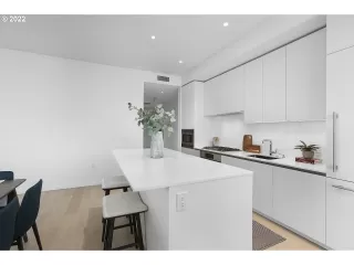 Photo #5: 22123793 Listing 