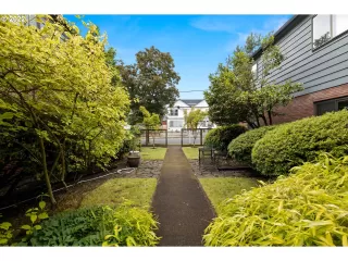 More Details about MLS # 22124885 : 3911 NE KILLINGSWORTH ST 7