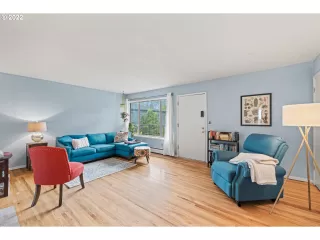 Photo #5: 22124885 Listing