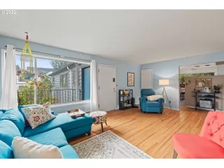 Photo #6: 22124885 Listing