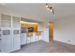 Photo #2: 22125014 Listing