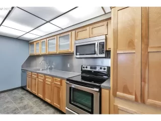 Photo #3: 22125014 Listing