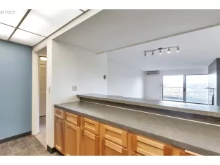 Photo #4: 22125014 Listing