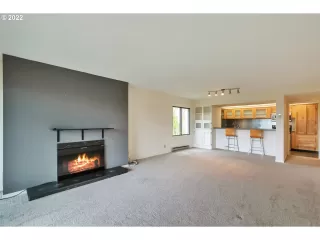 Photo #6: 22125014 Listing