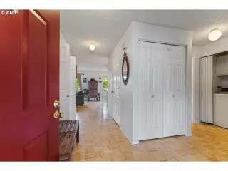 Photo #3: 22125404 Listing