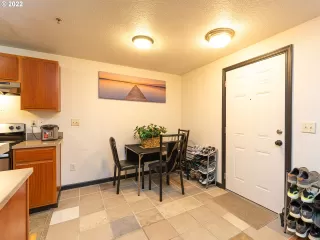 Photo #3: 22125412 Listing