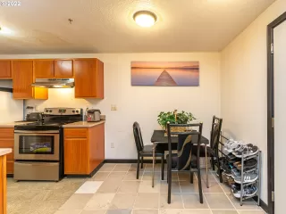 Photo #4: 22125412 Listing