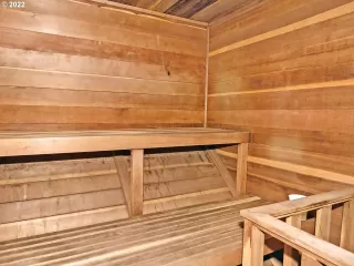 Photo #4: 22125452 Listing