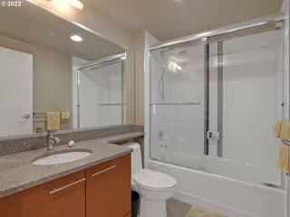 Photo #4: 22126183 Listing