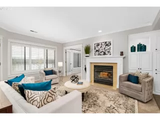 Photo #4: 22126867 Listing