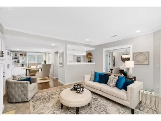 Photo #5: 22126867 Listing