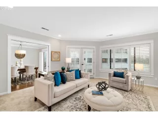 Photo #6: 22126867 Listing