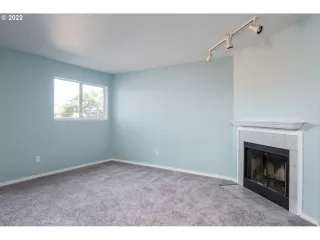 Photo #6: 22126947 Listing