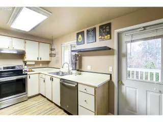 Photo #4: 22127227 Listing 