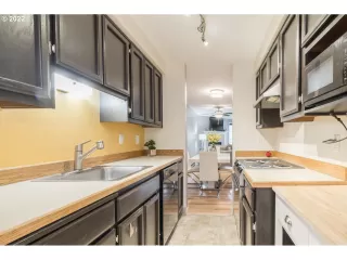 Photo #3: 22127553 Listing