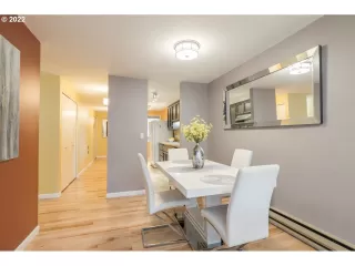 Photo #6: 22127553 Listing