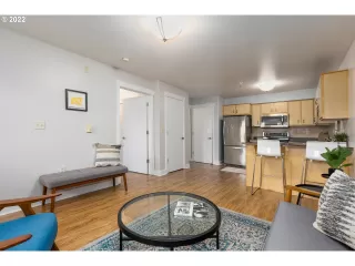 Photo #5: 22128160 Listing