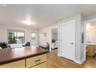 Photo #6: 22128160 Listing