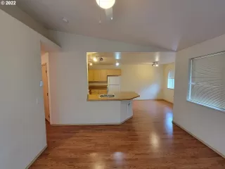 Photo #3: 22128472 Listing