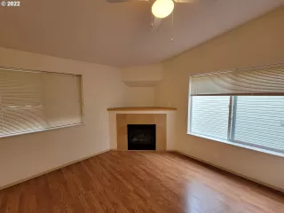 Photo #4: 22128472 Listing