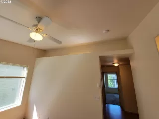 Photo #5: 22128472 Listing