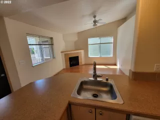 Photo #6: 22128472 Listing