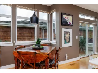 Photo #4: 22128622 Listing 