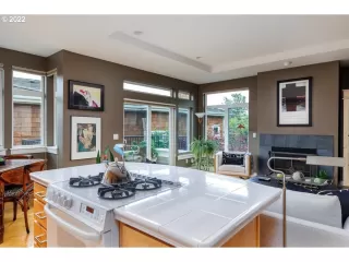 Photo #5: 22128622 Listing 