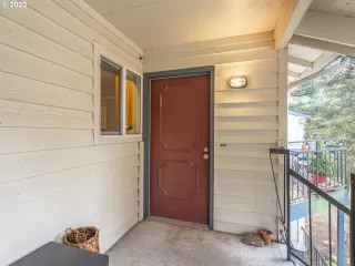 Photo #3: 22129032 Listing